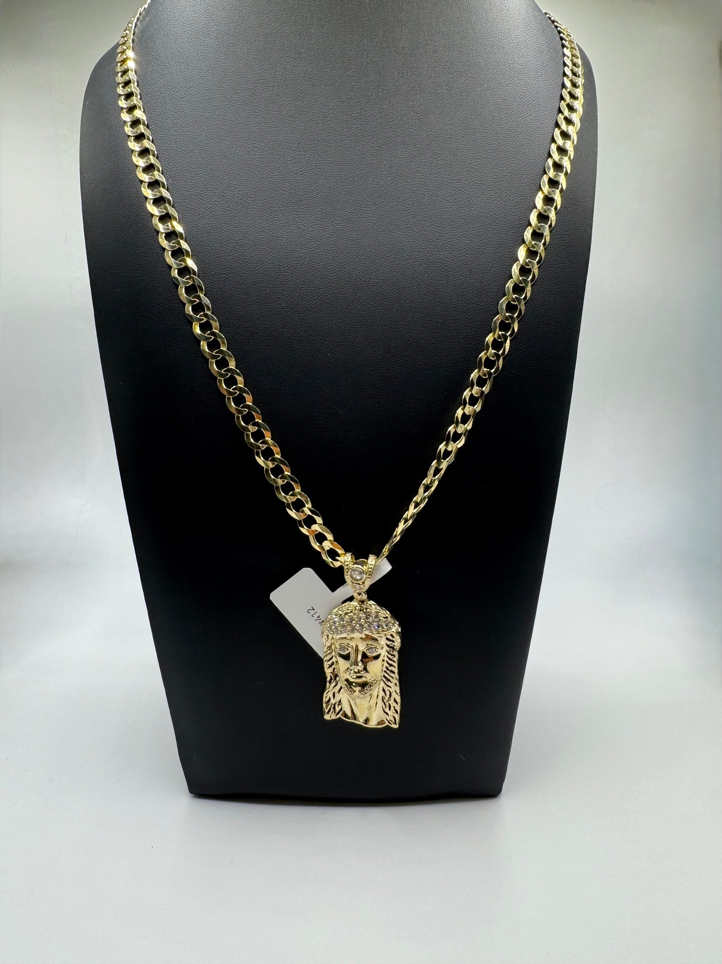 Curve chain with Jesus Pendant
