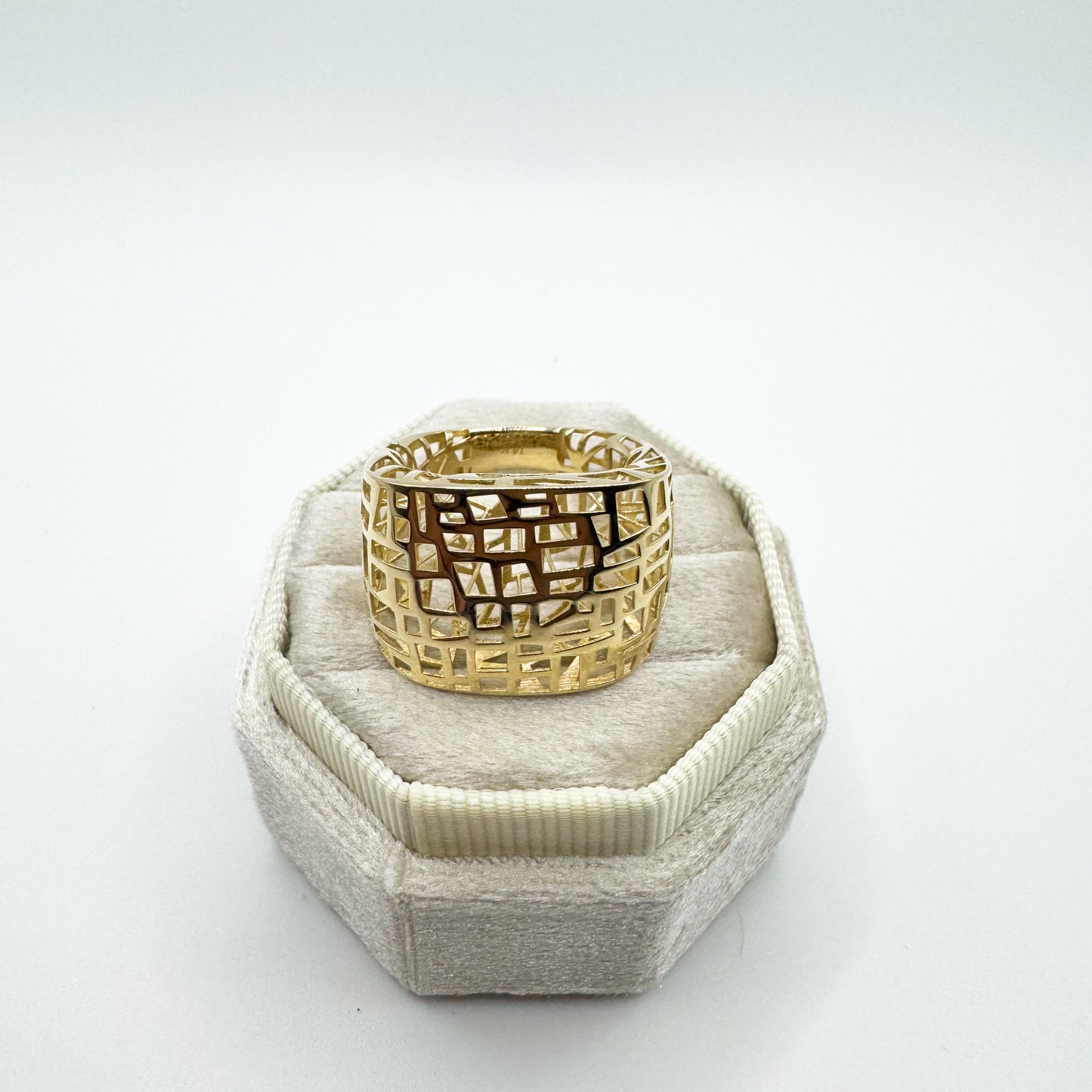 Women's ring