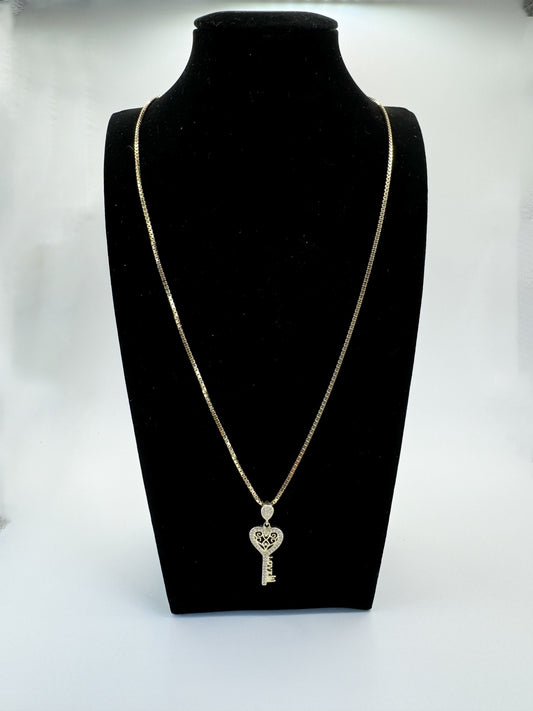 Chain with pendant